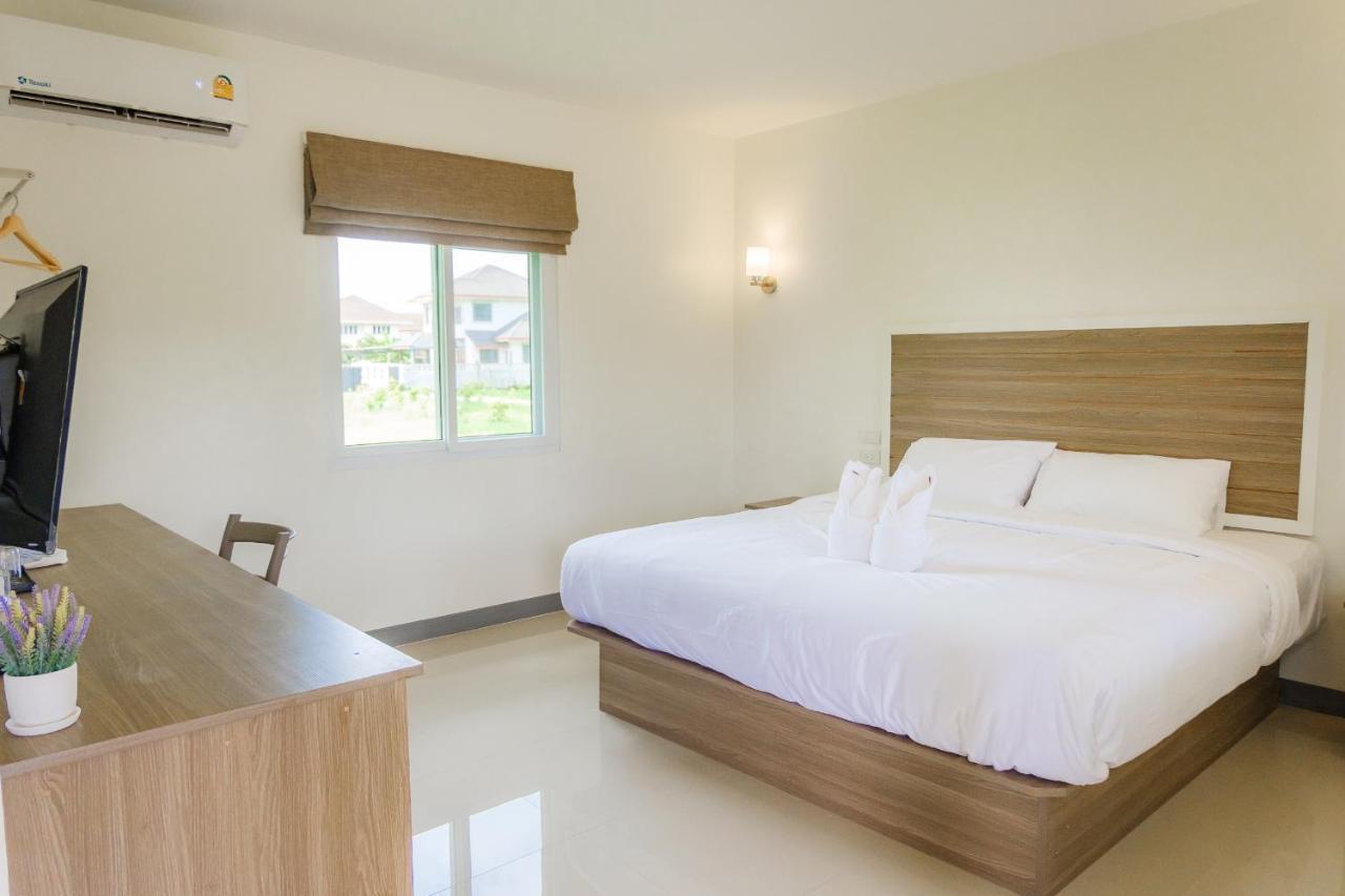 One Chumphon Hotel Buitenkant foto
