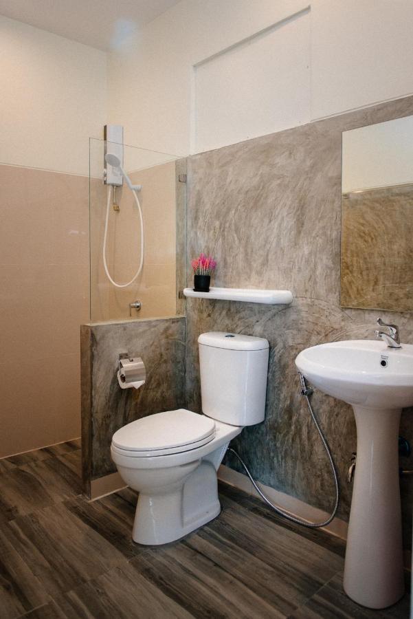 One Chumphon Hotel Buitenkant foto